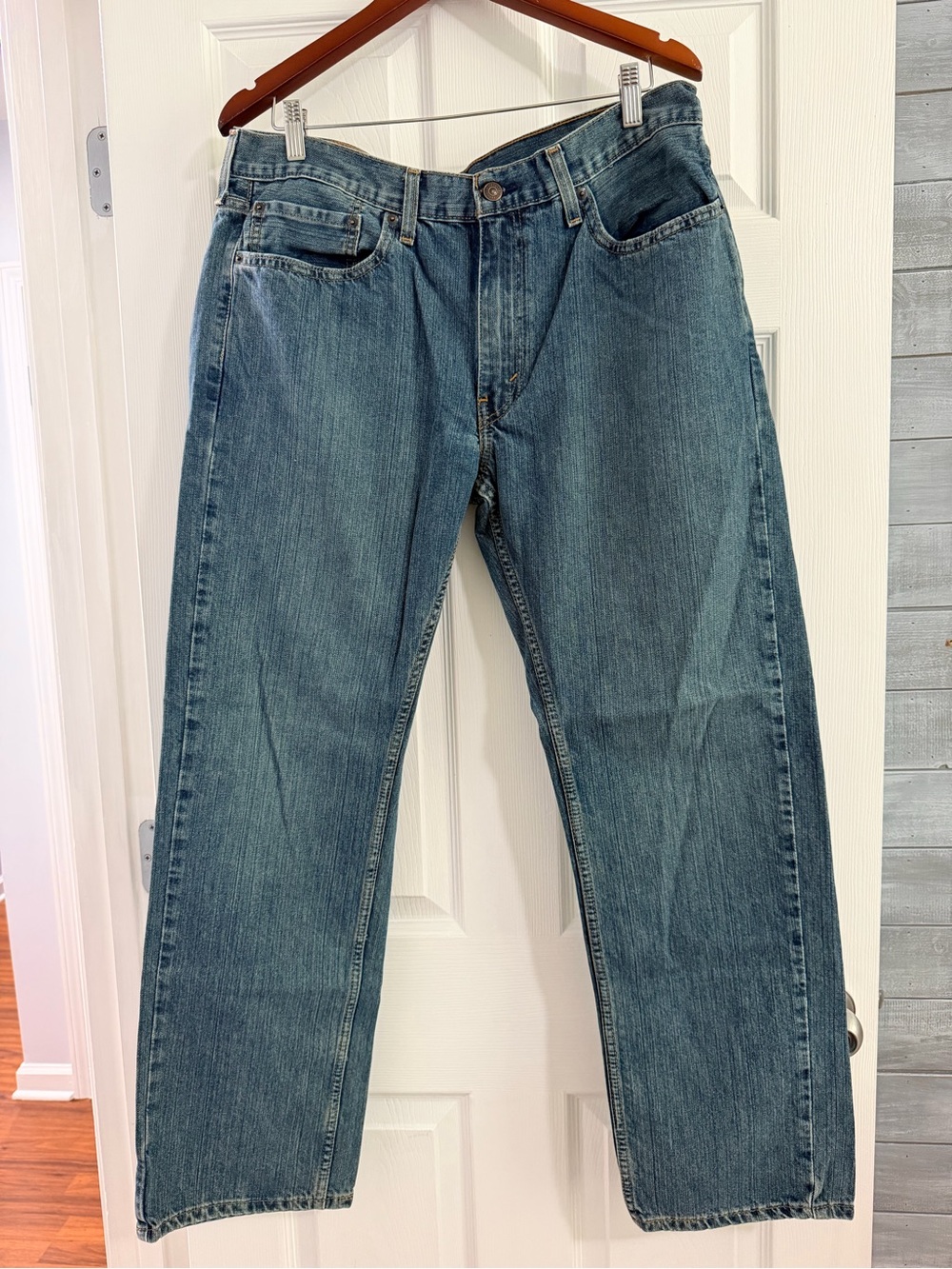 Levi's Men's Straight Jeans in Medium Blue